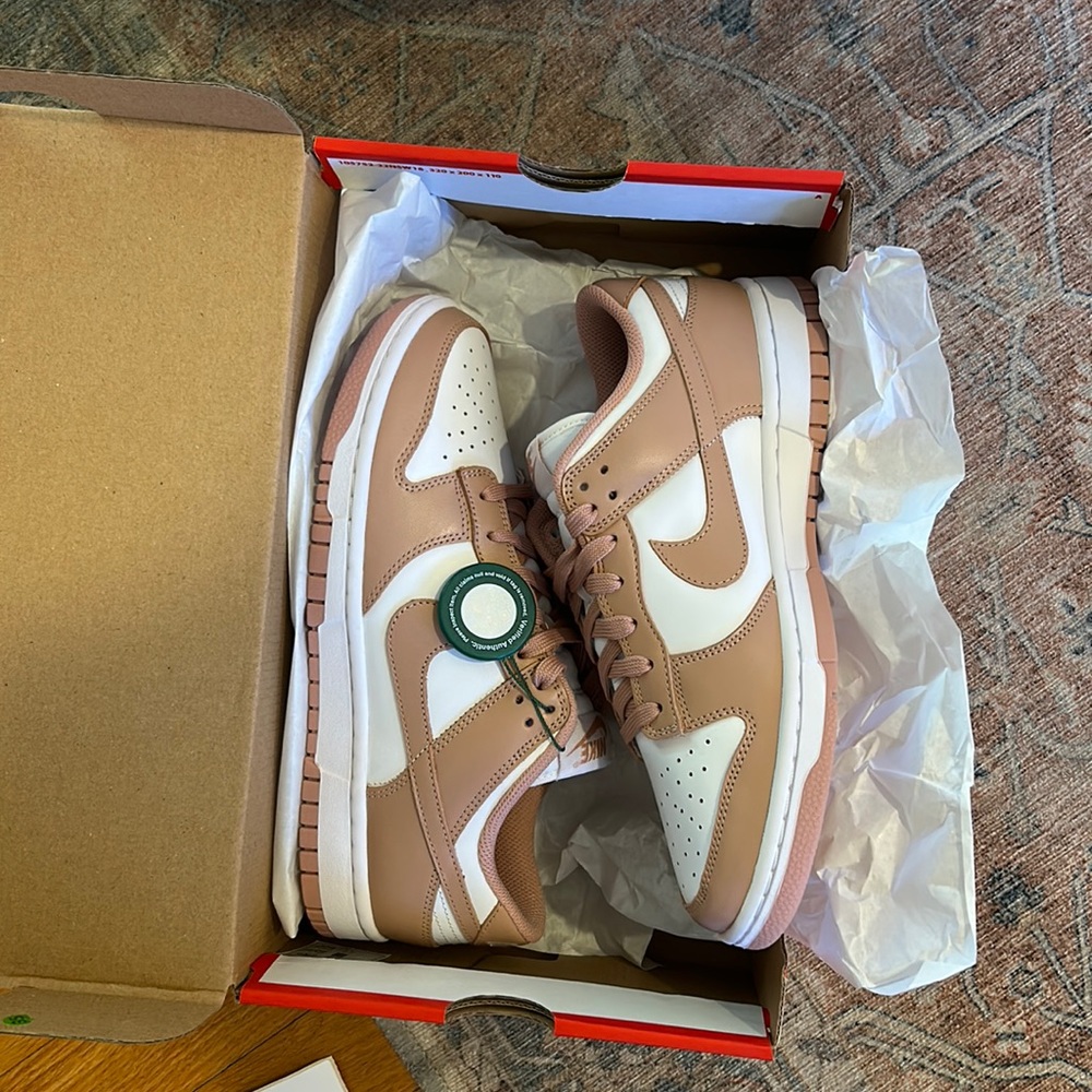 Nike dunk low rose whisper (women’s) 8.5